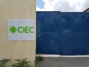 学校ゲート | CIEC シーアイイーシー