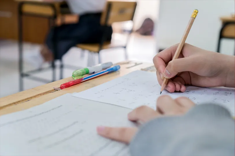 勉強に励む学生の様子