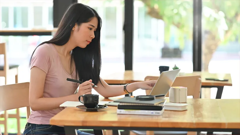 学習に取り組む学生の様子