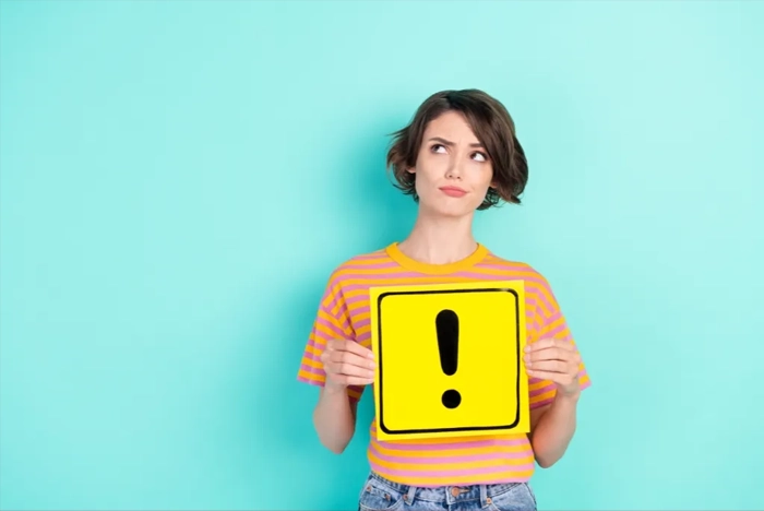 注意する人の様子