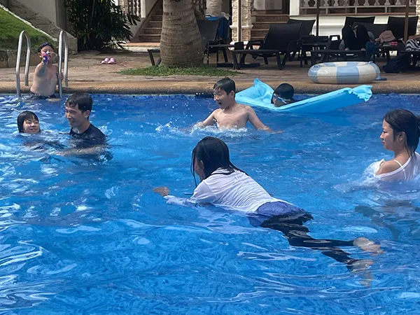 プールアクティビティ | CES シーイーエス ジュニアキャンプ