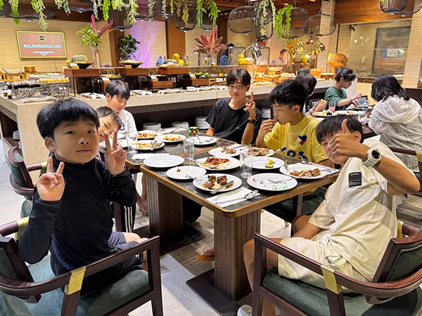 食事風景 | CES シーイーエス ジュニアキャンプ