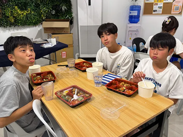 朝食 | CES シーイーエス ジュニアキャンプ