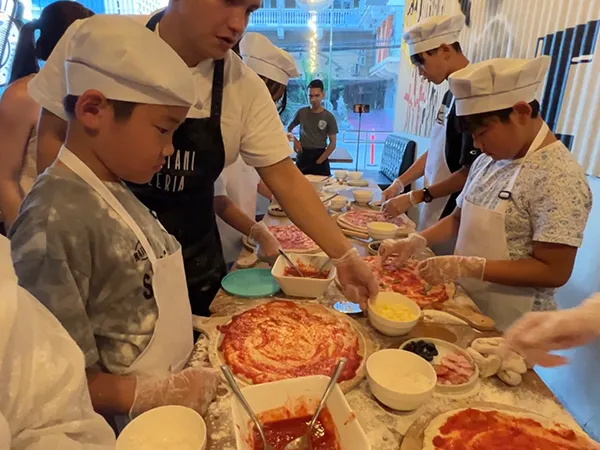 ピザ作り | CES シーイーエス ジュニアキャンプ