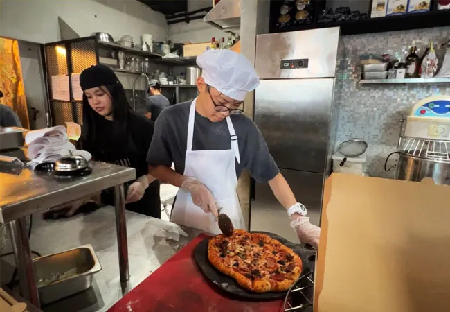 親子留学(英語でピザ作りの課外授業) | CES シーイーエス