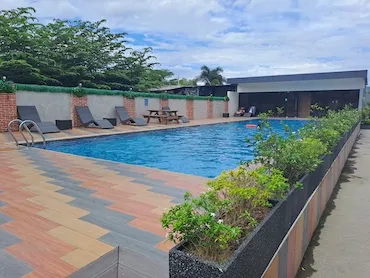 プール | Clark Talk トーク