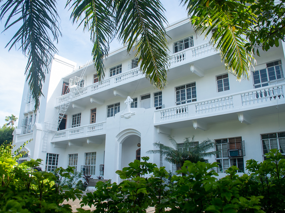 イロイロの学校 | First English