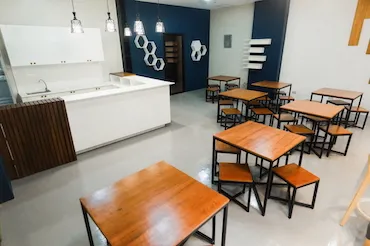 カフェテリア | E-Room  プレミアムセンター