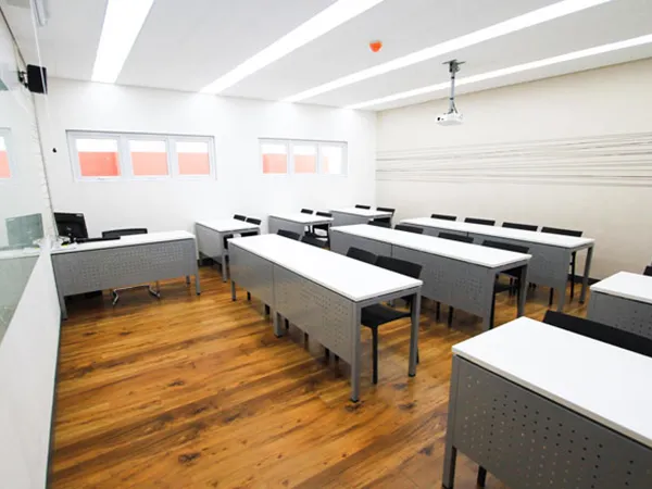 教室 | Enderun(エンデラン)