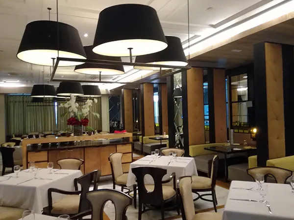 大学運営レストラン | Enderun(エンデラン)