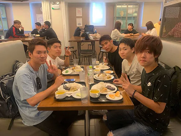 食事の様子 | Enderun(エンデラン)