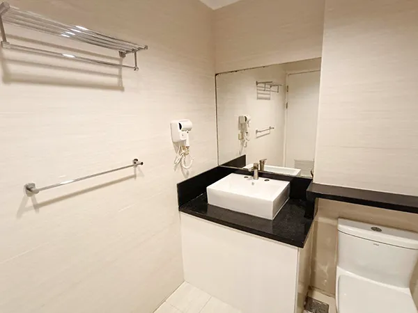 内部寮:3人部屋トイレ | EVアカデミー ラメール