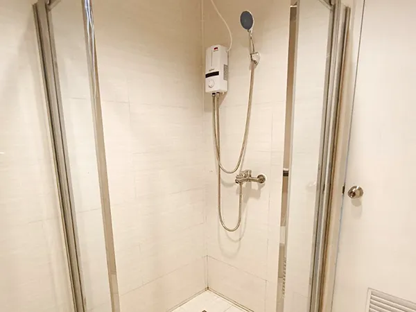 内部寮:3人部屋シャワー | EVアカデミー ラメール
