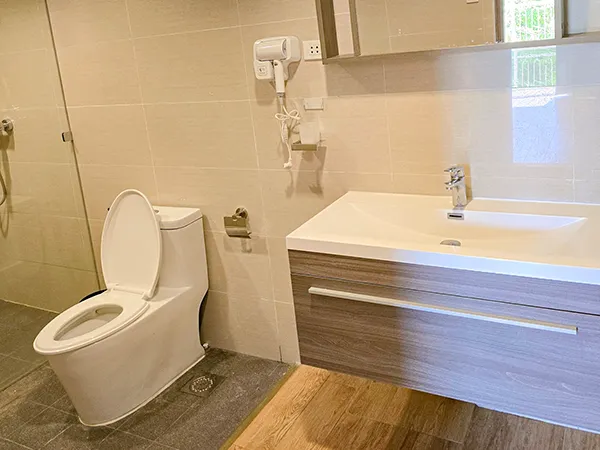 内部寮:4人部屋トイレ | EVアカデミー ラメール