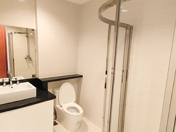 内部寮:4人部屋バスルーム | EVアカデミー ラメール