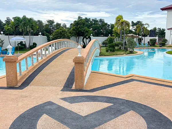 プールサイド | EVアカデミー ラメール