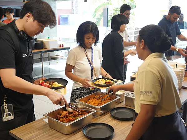 ビュッフェの様子 | GLC ジーエルシー