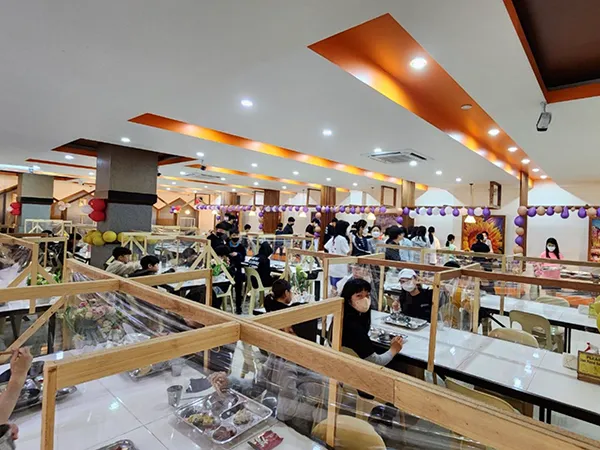 食事の様子 | SMEAG ターラック