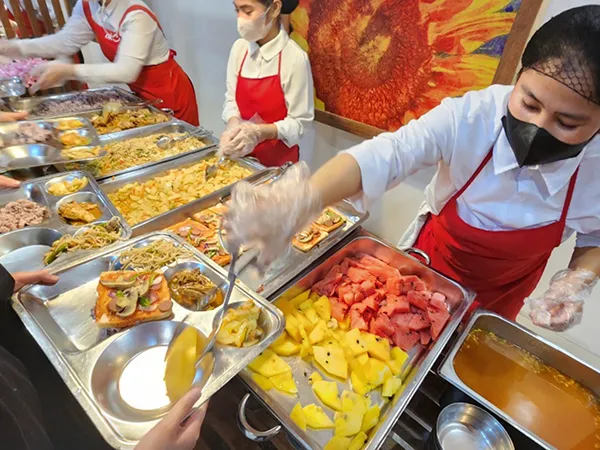 食事の様子 | SMEAG ターラック