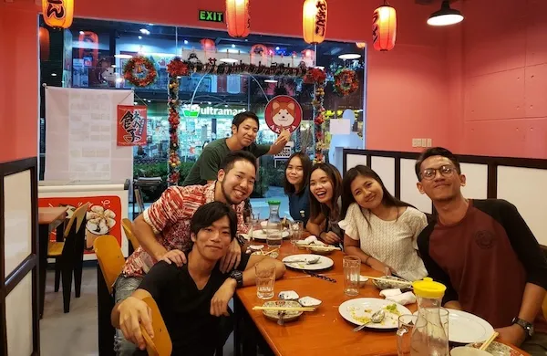 講師とクラスメイトで食事 | Target ターゲット